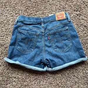 Levi Midi Length Shorts size 30
